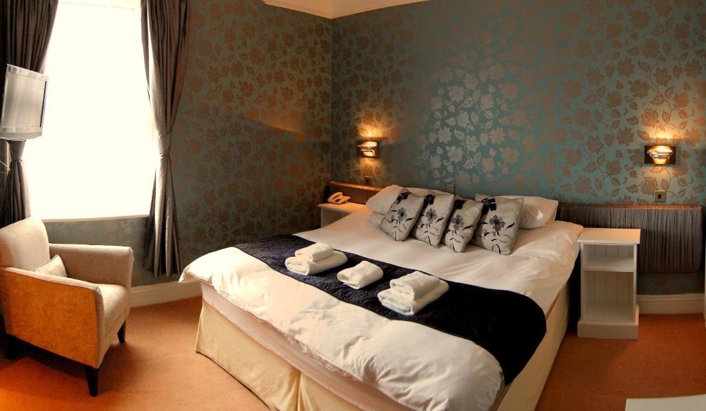 Hillcrest Hotel Lincoln Room photo