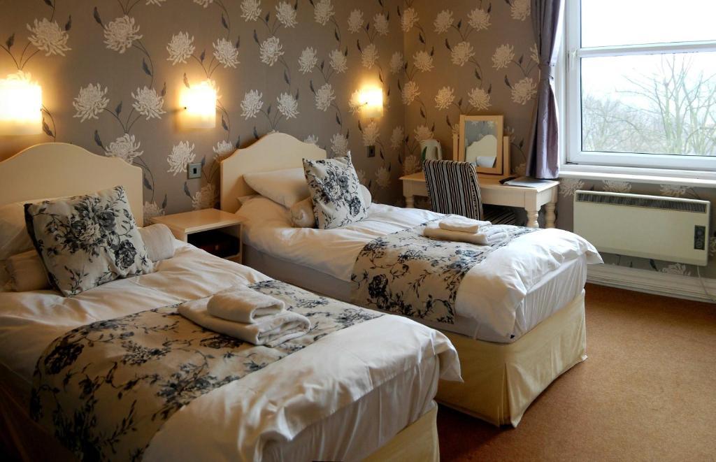Hillcrest Hotel Lincoln Room photo